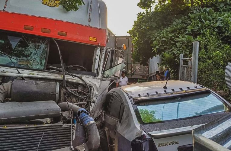 Dos lesionados deja múltiple accidente en San Miguel