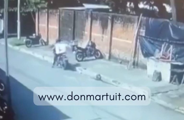 La PNC capturó a un sujeto por hurtar un casco de motocicleta.